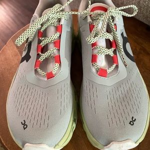 On Brand Cloudmonster Running Shoe Size 8